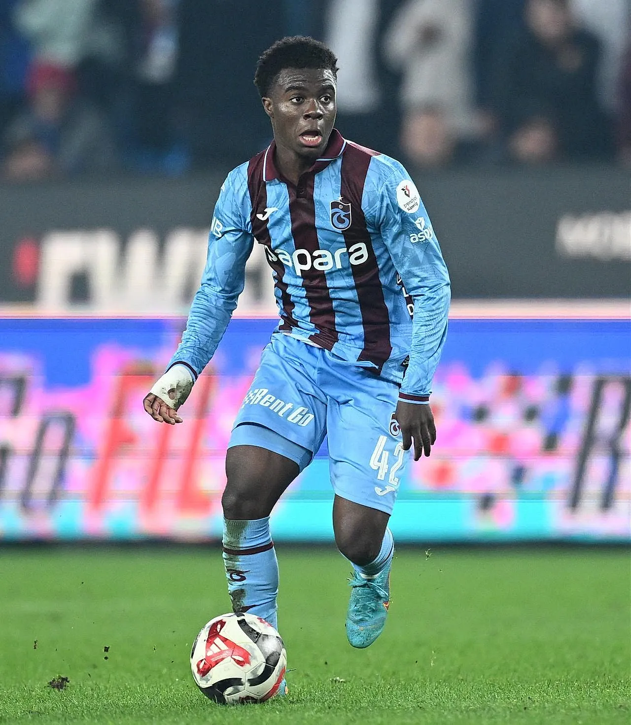 Publication Controversée de la Jeune Star de Trabzonspor Oulai ur