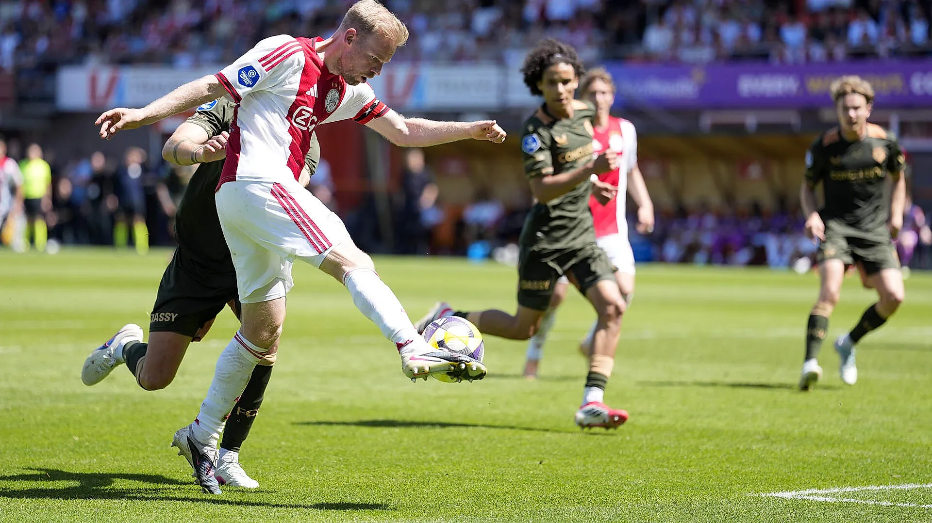 L'Ajax au bout du suspense : une séance de tirs au but héroïque offre le billet pour la Conference League !