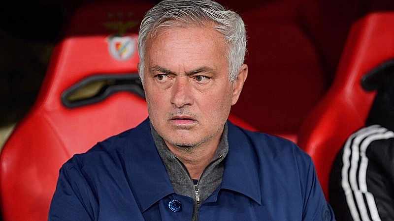 Incertitude au Real Madrid pour Mourinho : Les élections présidentielles retardent l'annonce officielle