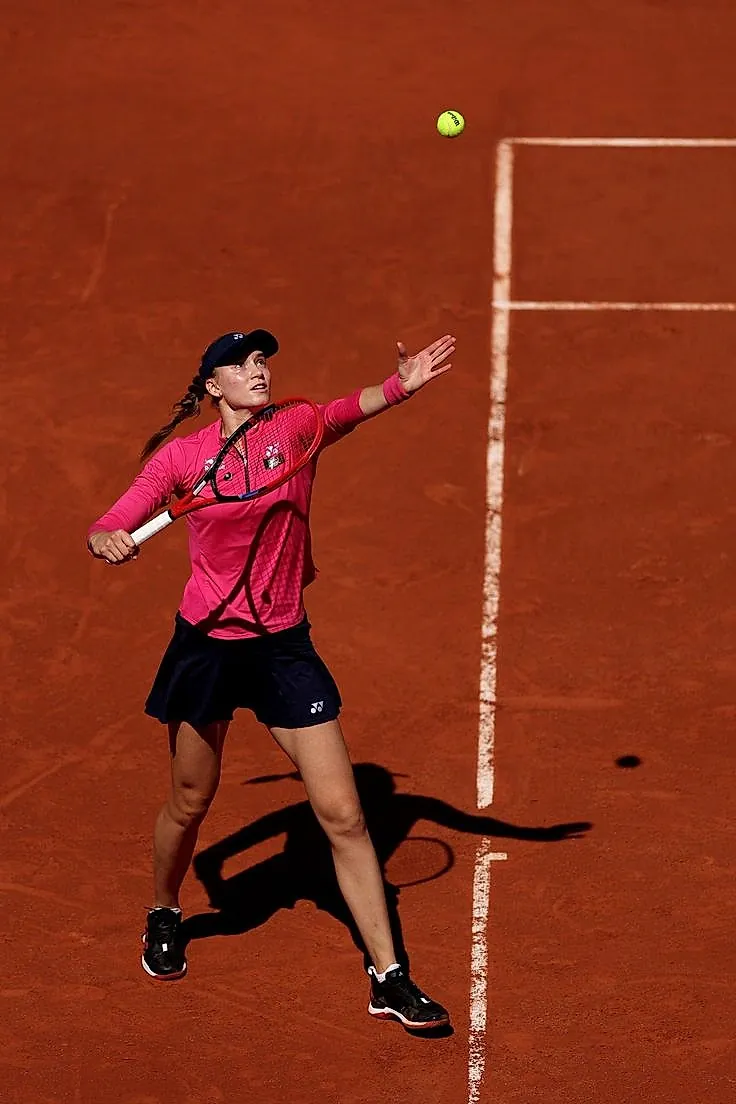 la Première Grande Surprise de Roland-Garros : Adieu Précoce pour la N° 2 Mondiale Rybakina