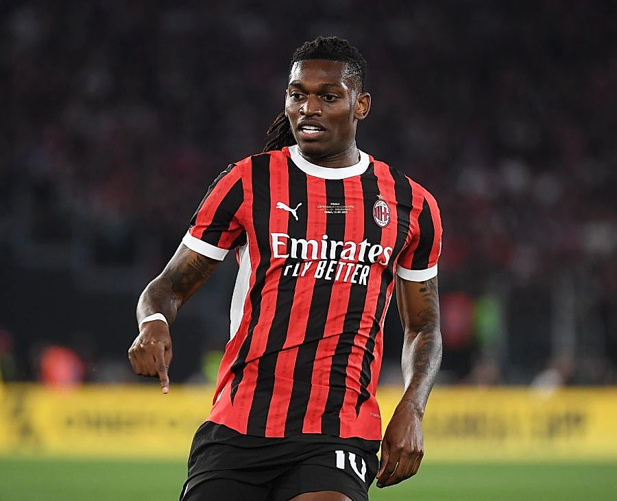  la Nouvelle Star du Derby d'Istanbul : Galatasaray Offre à Leao 10 Millions d'Euros par An — la Bombe de La Gazzetta