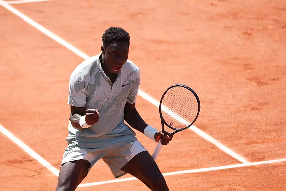 Journée Historique à Roland-Garros : À 17 ans, Moise Kouame Devient le Plus Jeune Joueur Depuis Rafael Nadal à Se Qualifier pour le Troisième Tour des Internationaux de France !