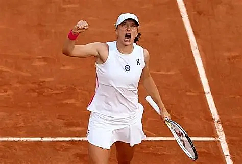 Swiatek Surmonte l'Obstacle Linette : au 4e Tour avec 6-4 6-4 — Test Kostyuk Suit, Premier Depuis Seles
