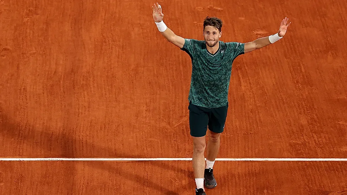  4-Hour-43-Minute Marathon at Suzanne-Lenglen: Casper Ruud Overcomes Tommy Paul 3-2 From Two Sets Down to Reach Round Four