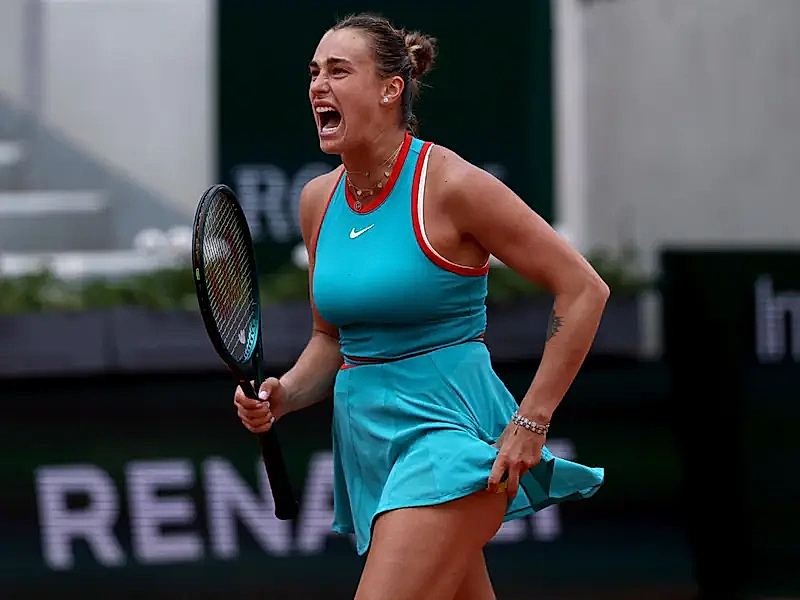  Set-Less Sabalenka Stays Sharp at Roland Garros: One-Way Traffic Against Kasatkina at Suzanne-Lenglen Sees Her Through to Round Four