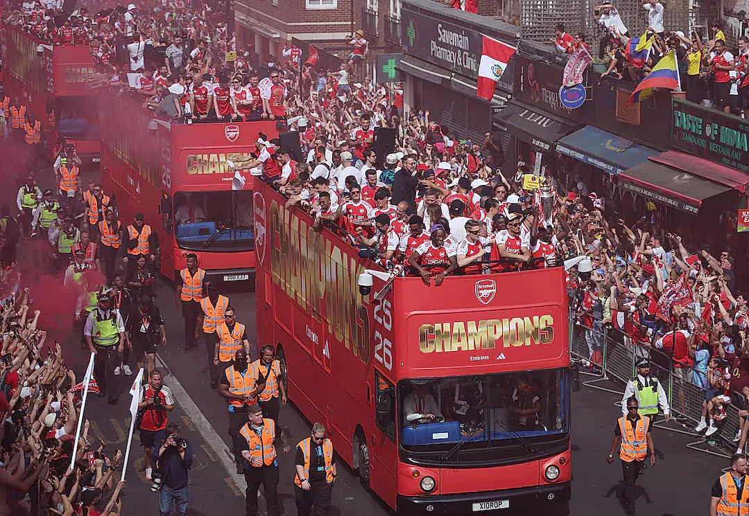 Célébration sanglante à Londres ! Une personne poignardée lors de la parade de titre d'Arsenal !