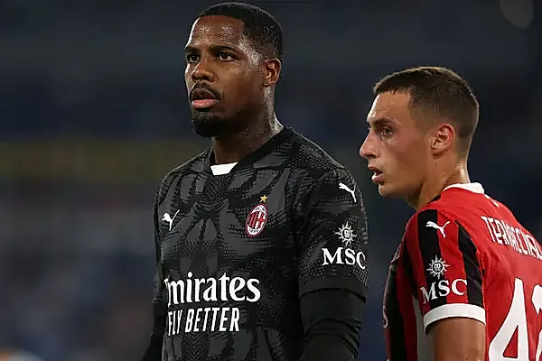 Mike Maignan en Route vers Chelsea : Le Chaos au Milan Rapproche le Gardien Français de Stamford Bridge