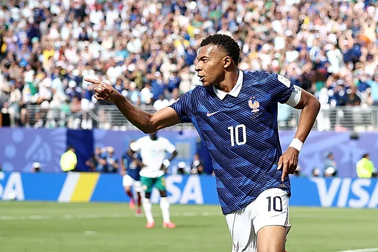 Mbappé en escena: Francia gana 1-0 al descanso