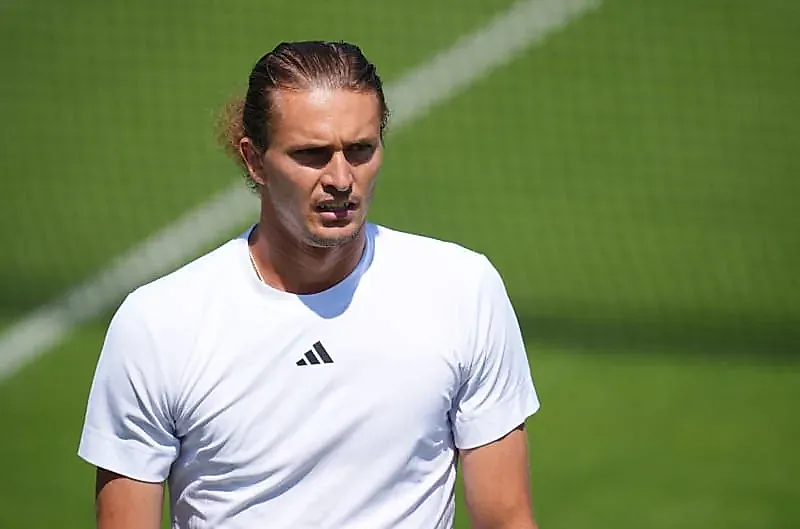 Alexander Zverev reaches Wimbledon third round