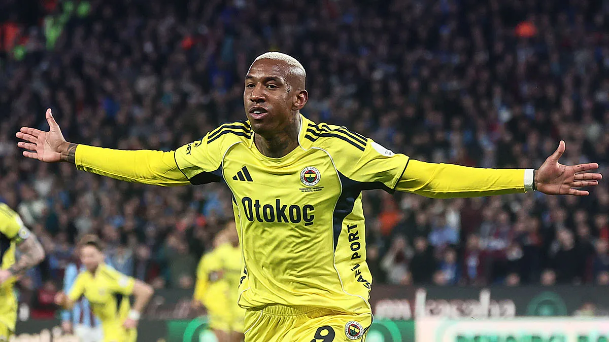 Talisca's Free-Kick Gives Fenerbahçe the Lead