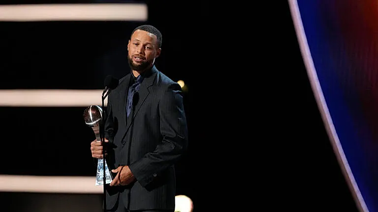 An NBA first: Curry tops earnings for the 10th time