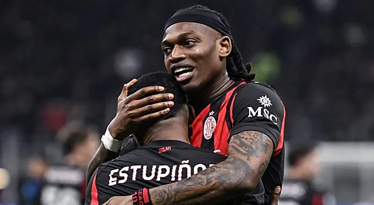 Fenerbahce's massive €8m offer for Rafael Leao